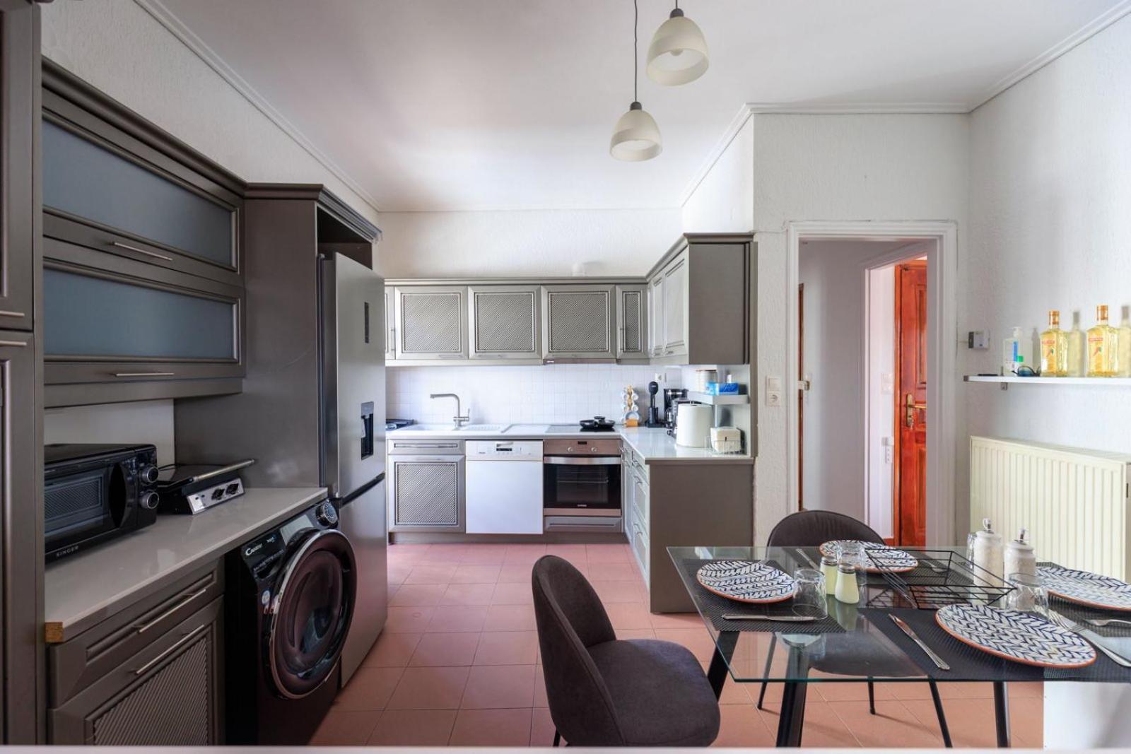 Aiolos Grand Super Lux Suite Kalamaki Alimos Near The Sea Athens Luaran gambar